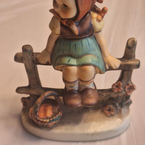 Hummel Just Resting Girl on Fence with Basket Flowers Vintage Figurine Germany - Picture 2 of 5